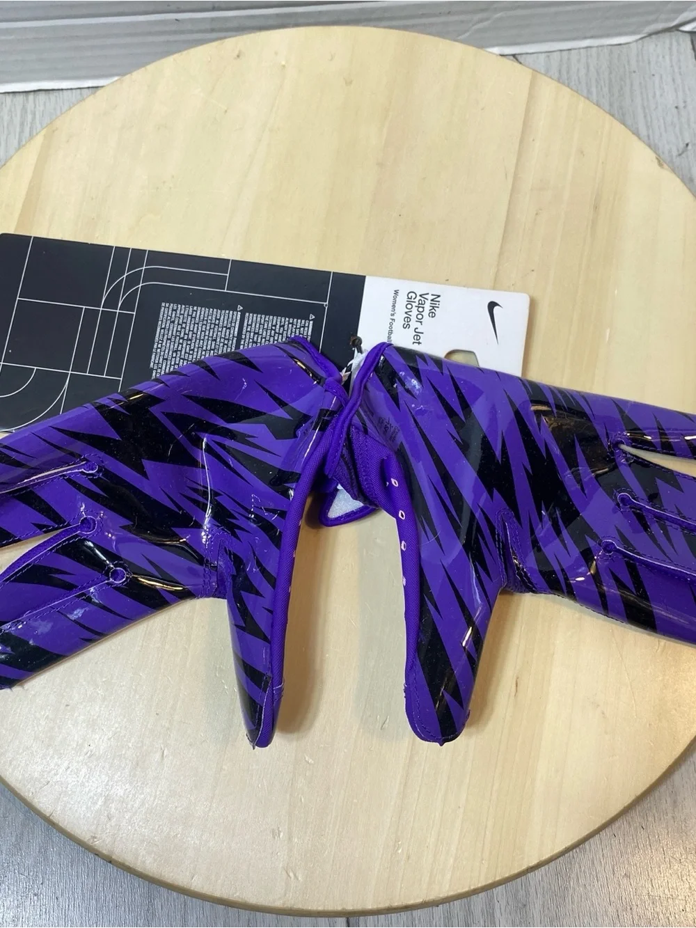 Nike Vapor Jet Women’s Football Gloves Purple/Black Size L Brand New With Tags